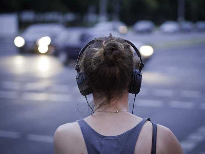 11 podcasts to listen to if you want to get rich 