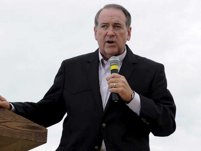 Presidential candidate Mike Huckabee just made a poop joke about Obama and the Supreme Court