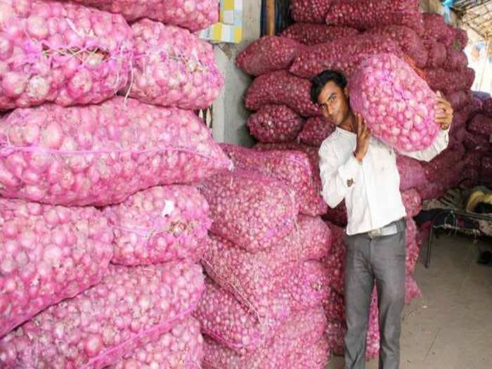 Ban on hoarding onions beyond ceiling extended by one year