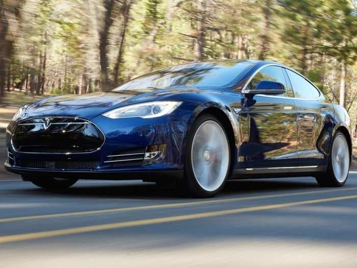 Elon Musk says Tesla will pay you to convince your friends to buy a Model S