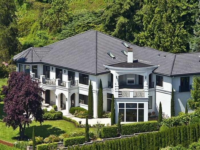 Russell Wilson just bought this gorgeous waterfront mansion outside of Seattle for $6.7 million