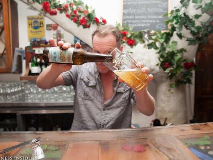 How to pour beer like a German