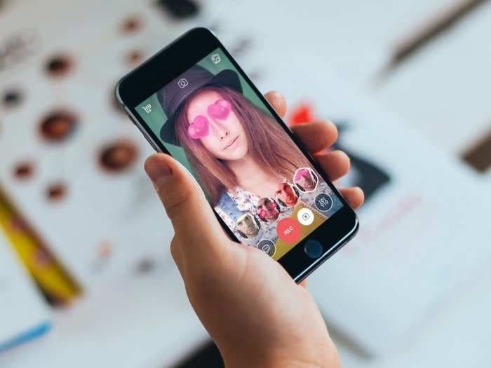 Snapchat buys Looksery, a 2-year-old startup that lets you Photoshop your face while you video chat
