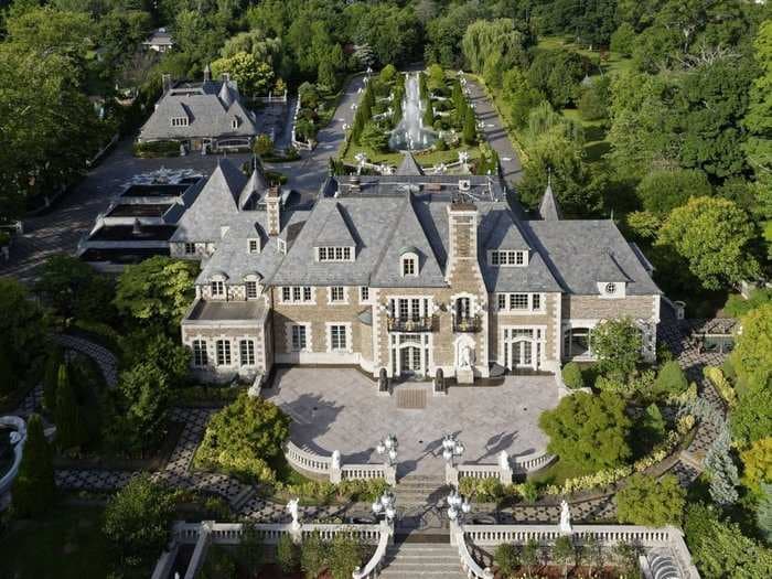 There's a Gatsby-esque mansion on Long Island and it just hit the market for $100 million