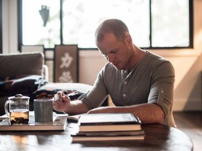 '4-Hour Workweek' author Tim Ferriss says this 5-minute daily exercise revolutionized his morning routine