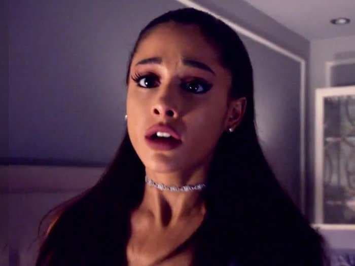 Ariana Grande gets killed off in a ridiculous texting scene during the first episode of Fox's new star-studded dramedy, 'Scream Queens '