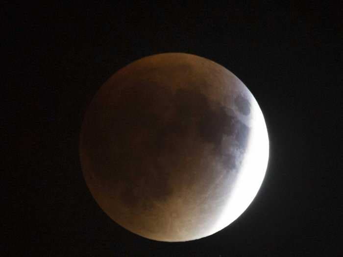 'Super blood moon' total lunar eclipse seen around the world