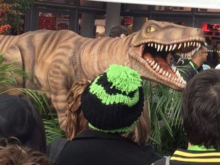 Universal brought a 'Jurassic World' raptor to Comic Con and everyone went nuts