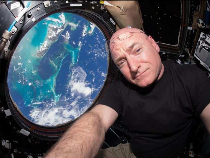 Astronaut Scott Kelly just broke the record for the longest US single spaceflight, and the pictures he's taken along the way are incredible
