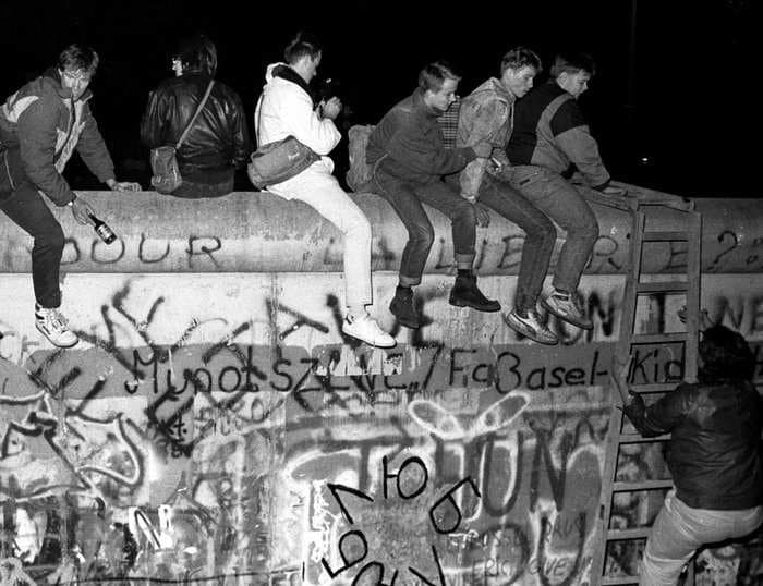 Here's just how crazy things got on the night the Berlin Wall came down