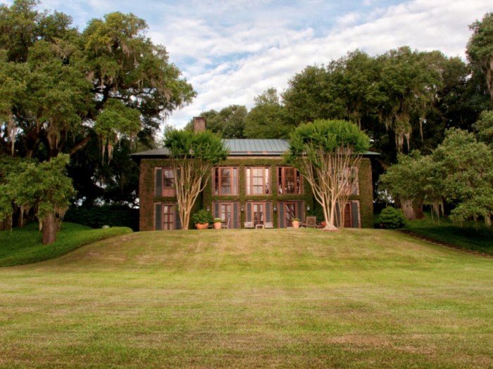 This 18th-century plantation owned by a former Morgan Stanley chairman is going for $17.5 million