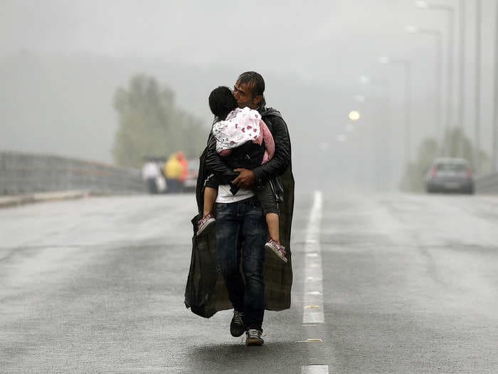 21 heartbreaking photos of the ongoing refugee crisis