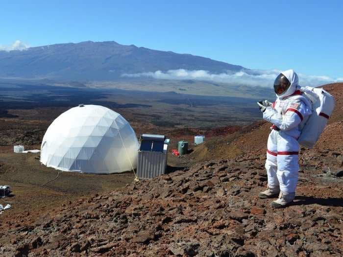 Here's what it's like to live inside a tiny dome on 'Mars' for 8 months