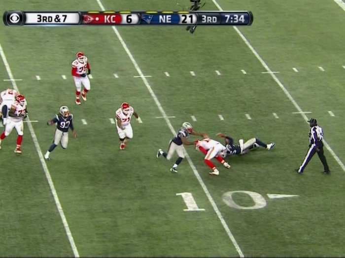 Alex Smith avoids 3 tackles by Patriots players, makes incredible completion to receiver
