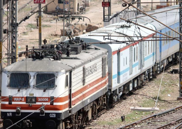 Semi-high speed train Gatiman Express to run from Delhi-Agra for a year