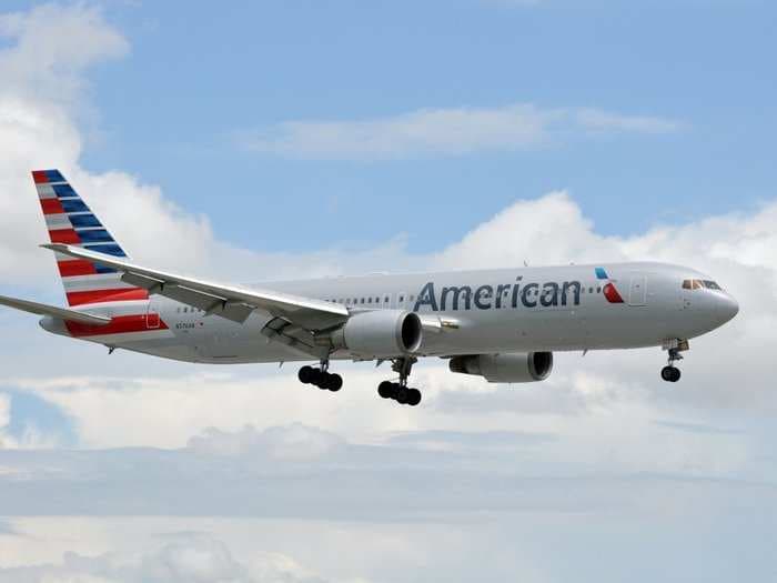 2 passengers and 3 flight attendants injured after American Airlines flight hit severe turbulence