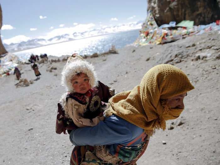 20 striking photos of daily life in Tibet