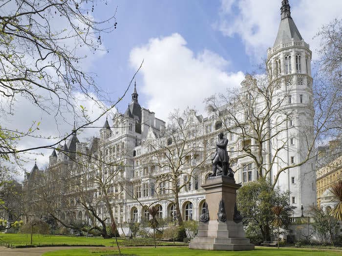 Here's what it's like to stay at the 5-star London hotel that was once MI6's headquarters