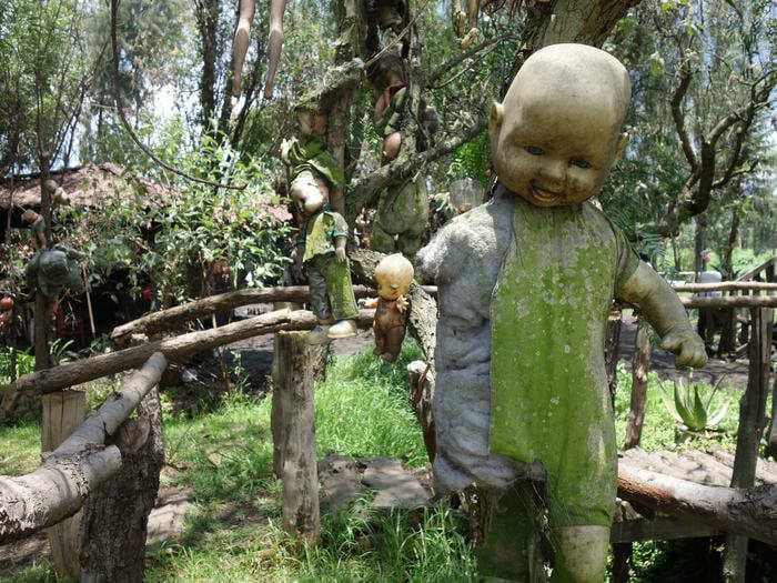  There's a small island in Mexico that's inhabited by creepy decaying dolls 