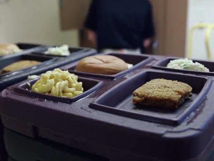 Undercover inmates describe what jail food is really like
