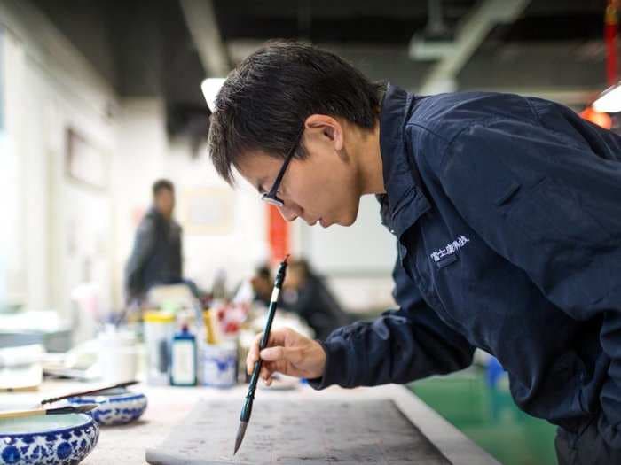 Apple teaches its factory workers how to write calligraphy