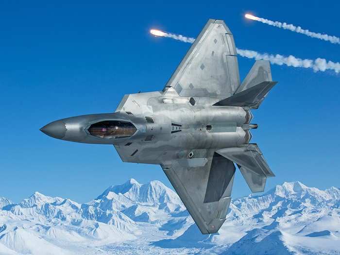 Here's who would win in a dogfight between Russia and the US's top fighter jets