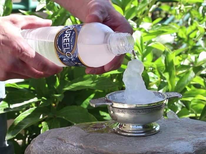 How to freeze water instantly