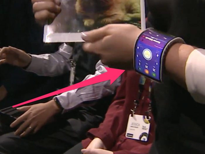 These GIFs will make you believe in bendable smartphones that can wrap around your wrist