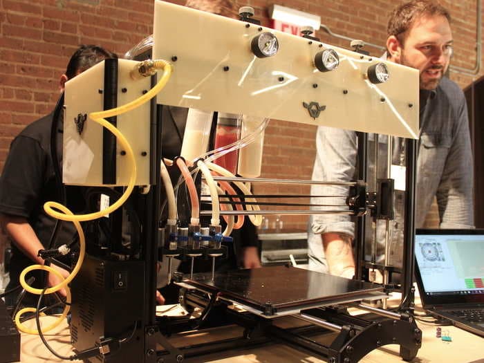 This robot can 3D-print a pizza in under five minutes