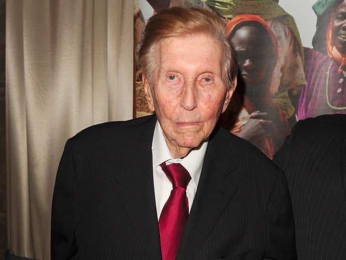 Viacom owner Sumner Redstone's signature has changed, and it has people talking