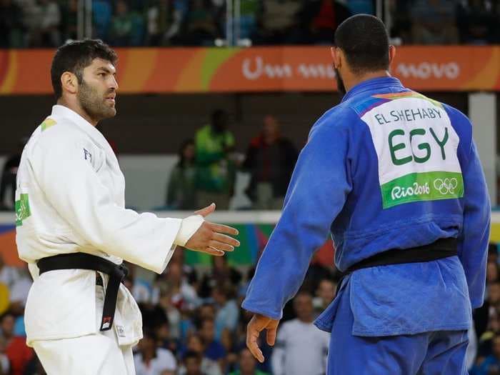 Egyptian Olympian refuses to shake hands with Israeli opponent after loss in judo