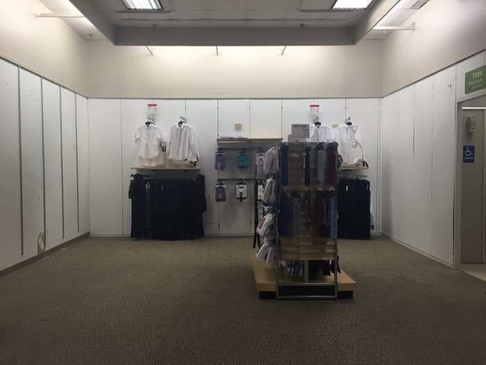 We went to Sears and saw why the company is bleeding cash and nearing death