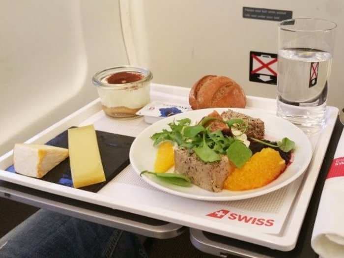 The best and worst foods to eat on a plane, according to an airline meal expert