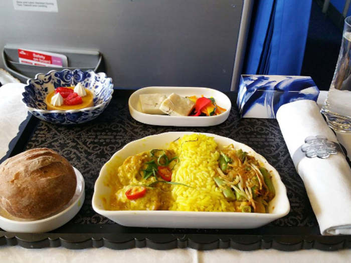 The best and worst foods to eat on a plane, according to an airline meal expert
