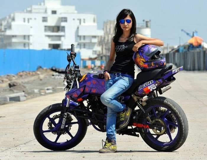 Meet 21-year-old Anam Hashim, India’s first female stunt rider who rode a scooty up the highest motorable road