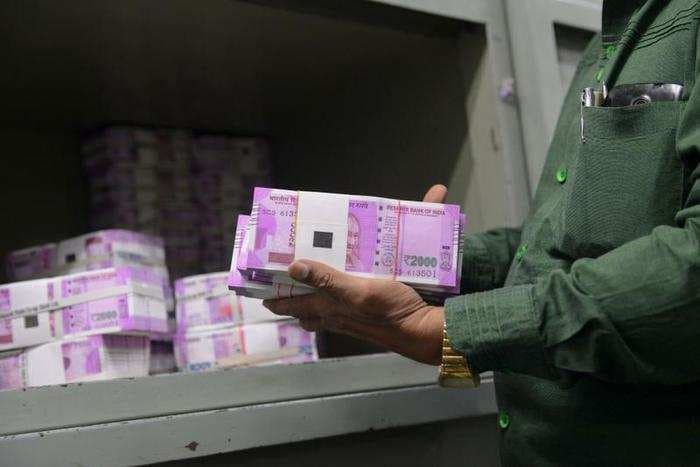 Enforcement Directorate busts illegal conversion of notes racket in Karnataka, seizes Rs 93 lakh in new notes