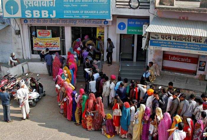 Demonetisation: 50% of invalid notes to be replaced by Dec end; printing of Rs 500 notes increased