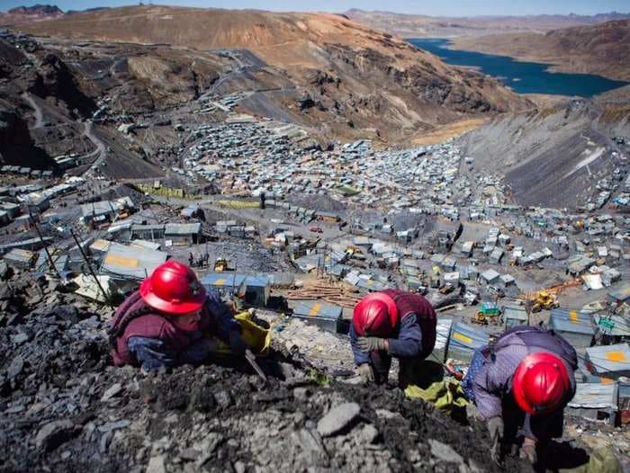 Amazing pictures show the brutal living conditions in the highest habitable place on earth