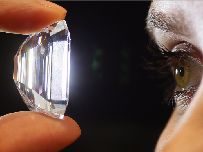 5 ways to spot a fake diamond