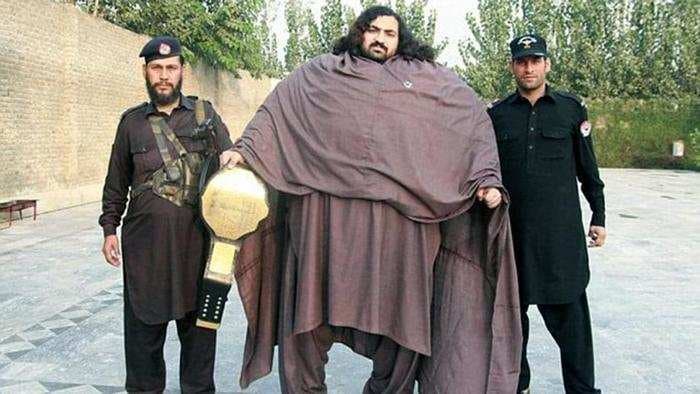 Meet Arbab Khizer Hayat, Pakistan's 'Hulk' who weighs 435 kgs and eats 36 eggs for breakfast everyday