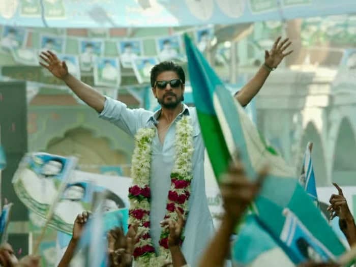 This is the unique way SRK is celebrating the success party of Raees today