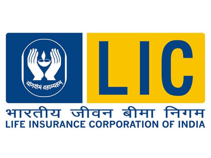 Forget cash/cheques! LIC agents to get PoS machines for premium collection