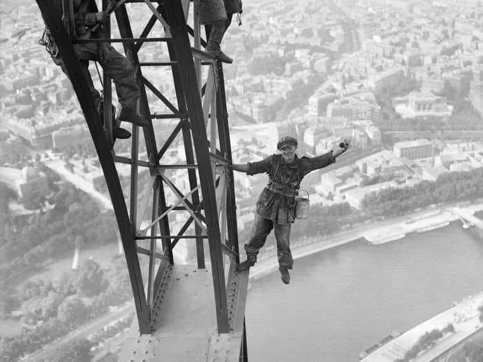 Amazing images of the Eiffel Tower show its construction over two years