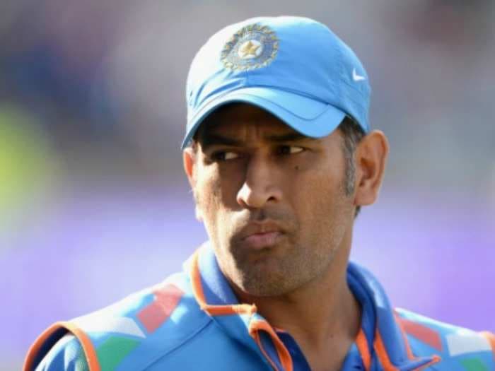 MS Dhoni’s mobile phone stolen!