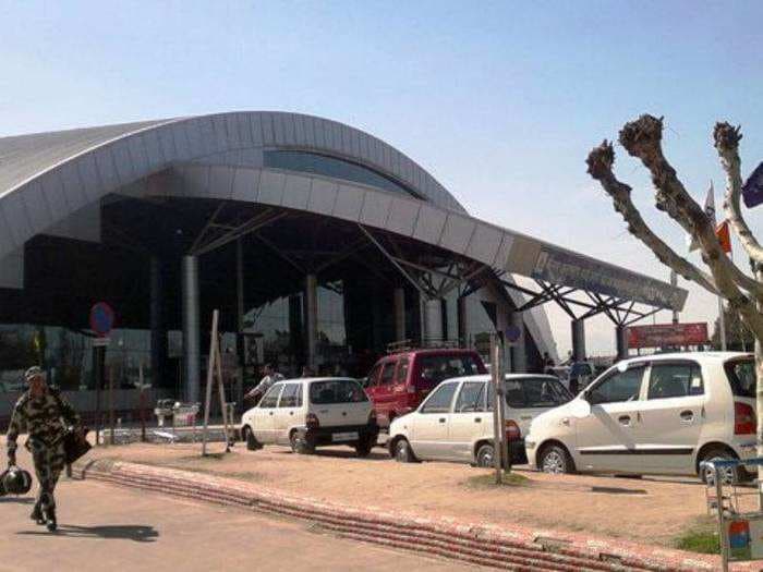 Army man carrying two live grenades arrested at Srinagar airport