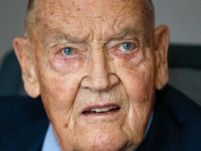 BUFFETT: Jack Bogle is going to save American investors '100s and 100s of billions'