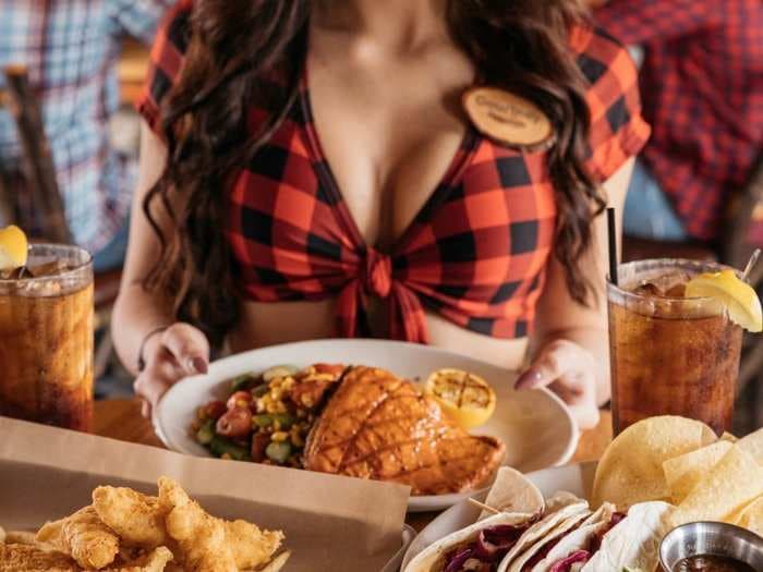 This racy 'breastaurant' chain is becoming a major threat to Hooters