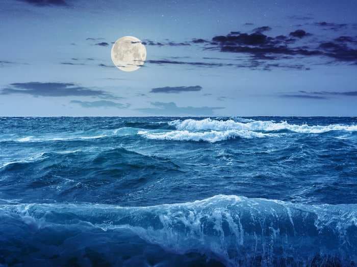 The moon's gravity does not fully explain how ocean tides work