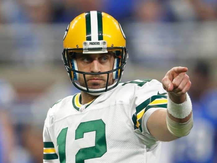 Aaron Rodgers is structuring his life like Tom Brady in order to play football into his 40s