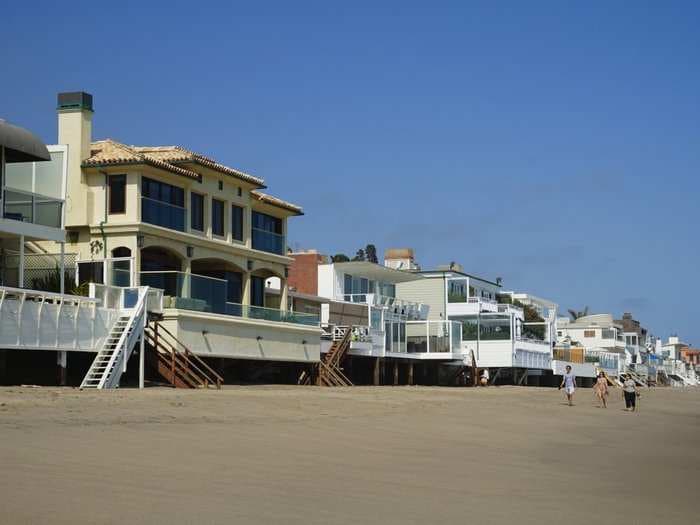 Here's what it's like on 'Billionaire's Beach,' the exclusive stretch of sand in Malibu where a music mogul sold his home for $85 million